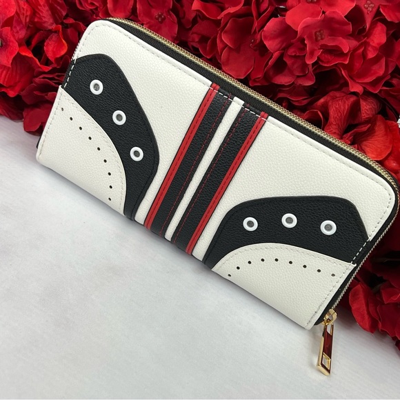 Harley Quinn Suicide Squad Property of the Joker White Clutch Purse - Picture 14 of 16